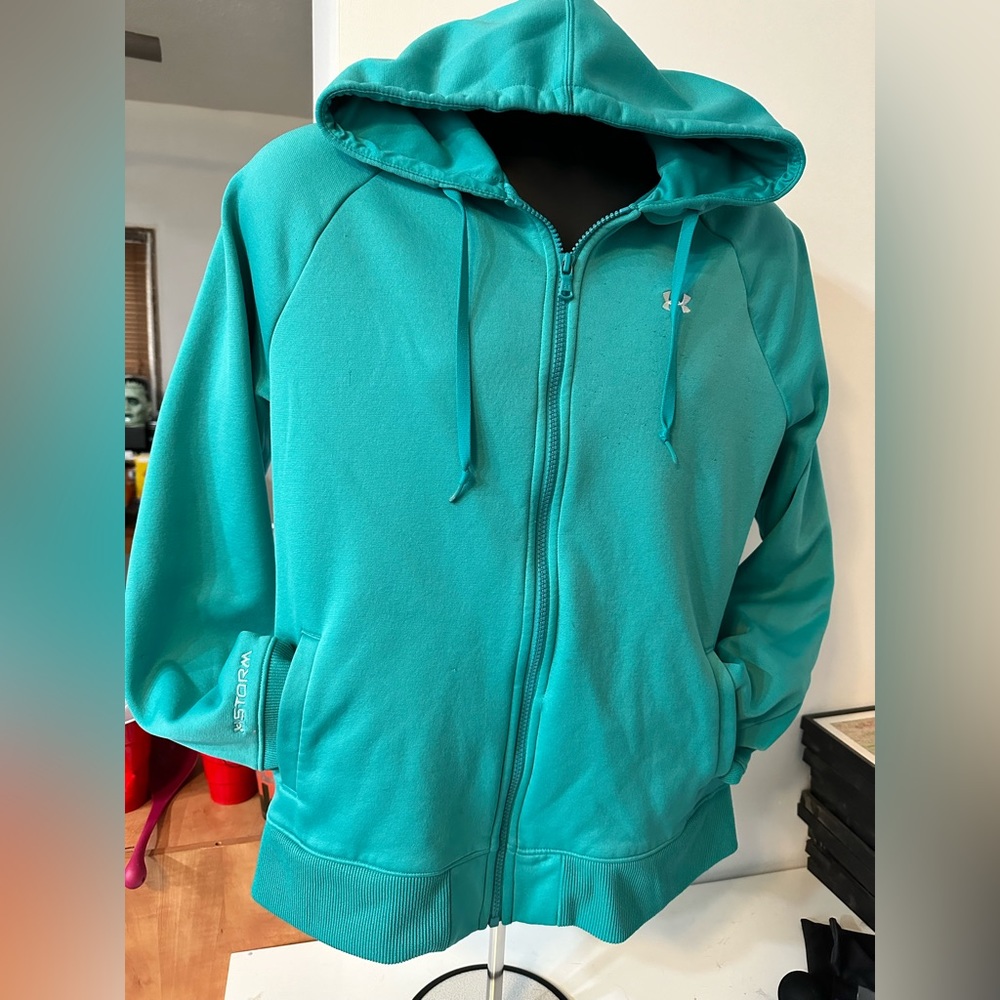 Women’s Under Armour zip up hoodie